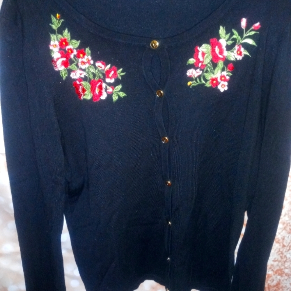 💐🌹Macy's brand: 💐⚘️ Karen Scott embroidered cardigan.🌹💐⚘️